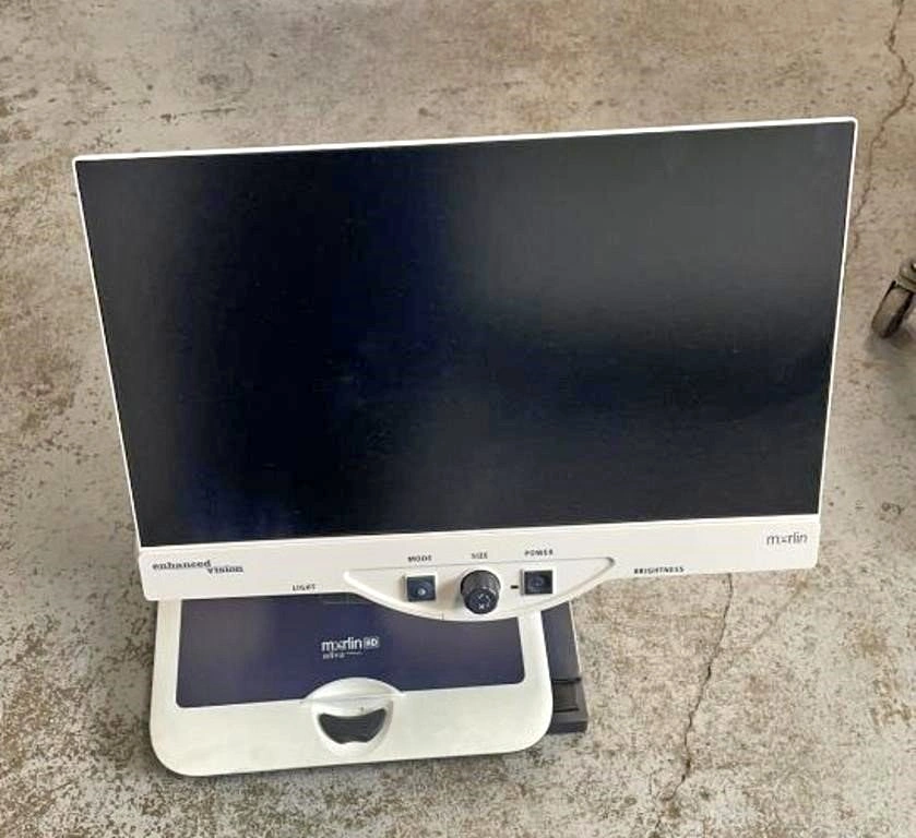 Merlin Ultra HD Magnifier - 24 inch