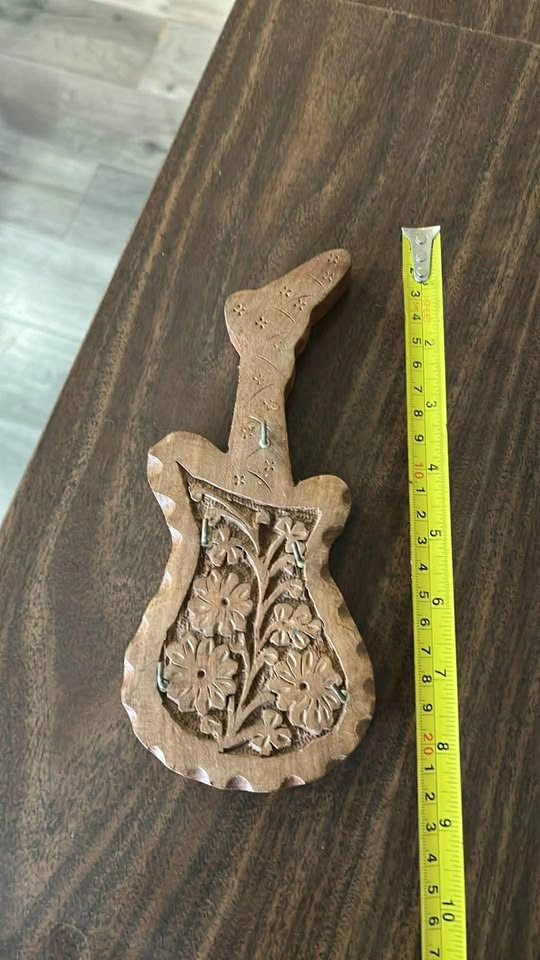 Carved Wood Floral Guitar Key Holder - photo 2