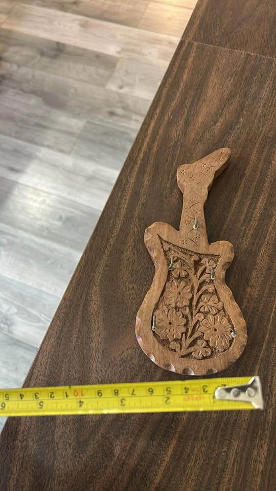 Carved Wood Floral Guitar Key Holder - photo 3