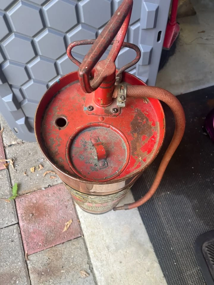 Antique Copper Pump Tank - photo 2