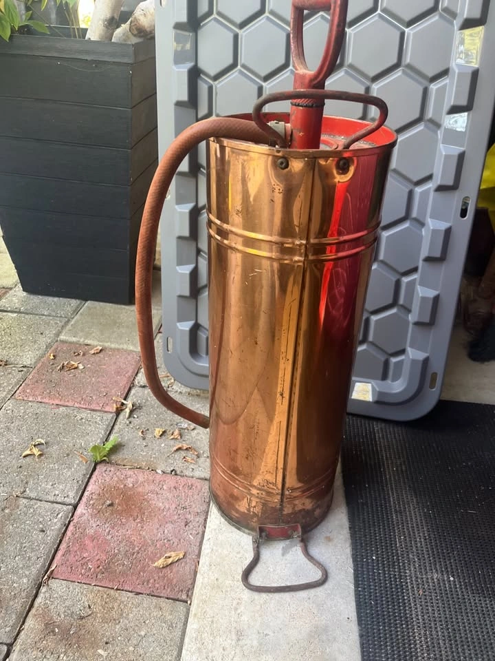 Antique Copper Pump Tank - photo 3