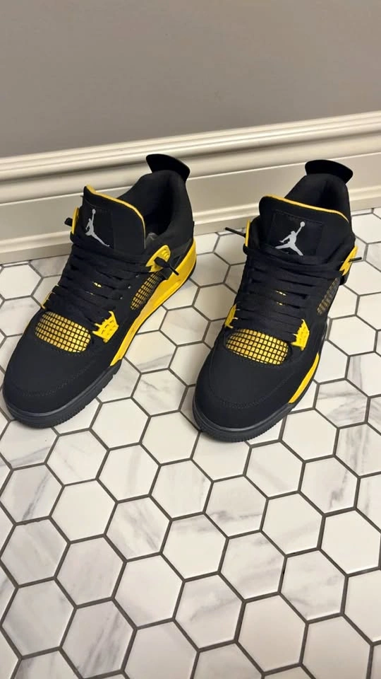 Jordan 4 Retro Thunder Size 11 Men's