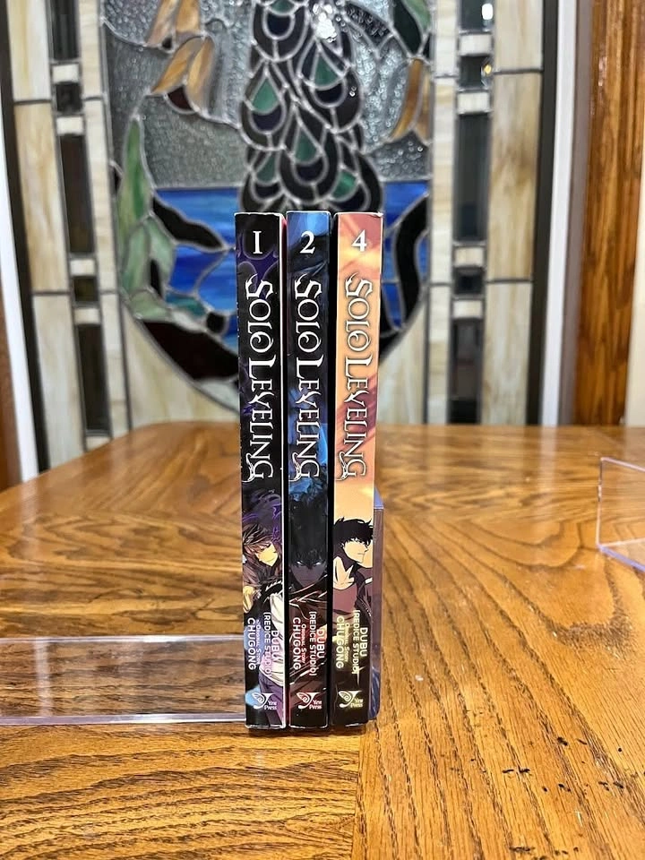 Solo Leveling 1-2, 4 Manhwa / Manga