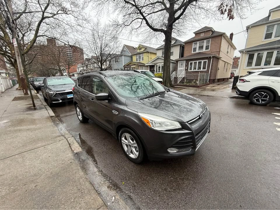 2016 Ford Escape SE Sport Utility 4D - photo 2