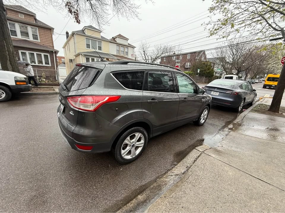 2016 Ford Escape SE Sport Utility 4D - photo 3
