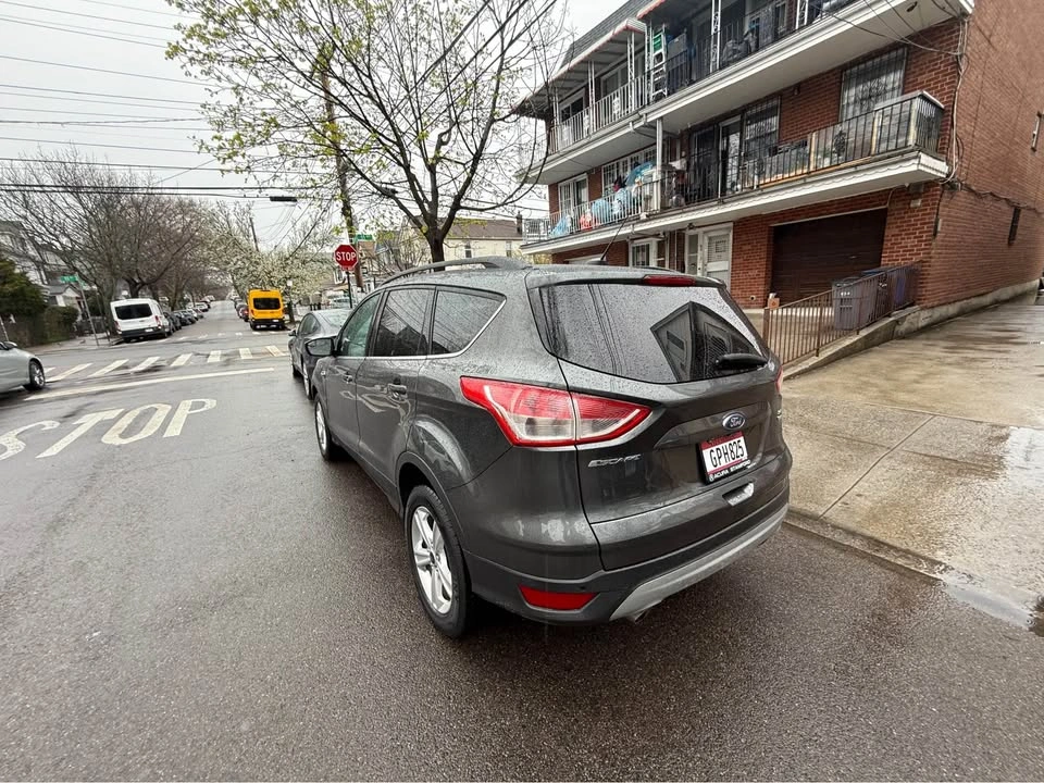 2016 Ford Escape SE Sport Utility 4D - photo 4