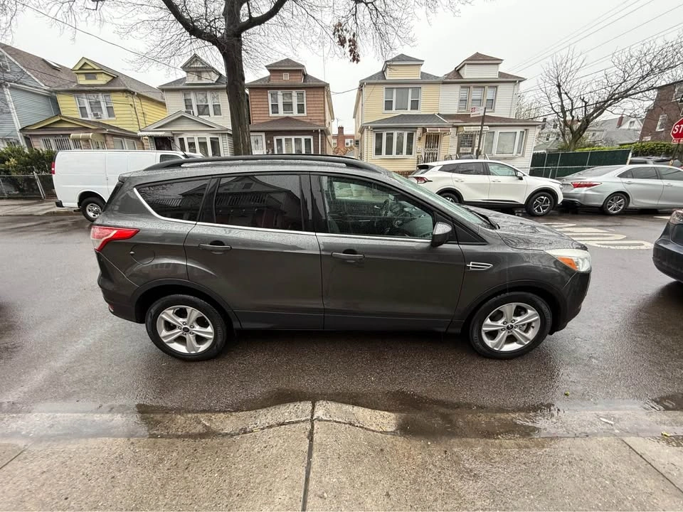 2016 Ford Escape SE Sport Utility 4D - photo 5