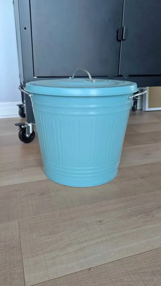 Small trash bin thumbnail