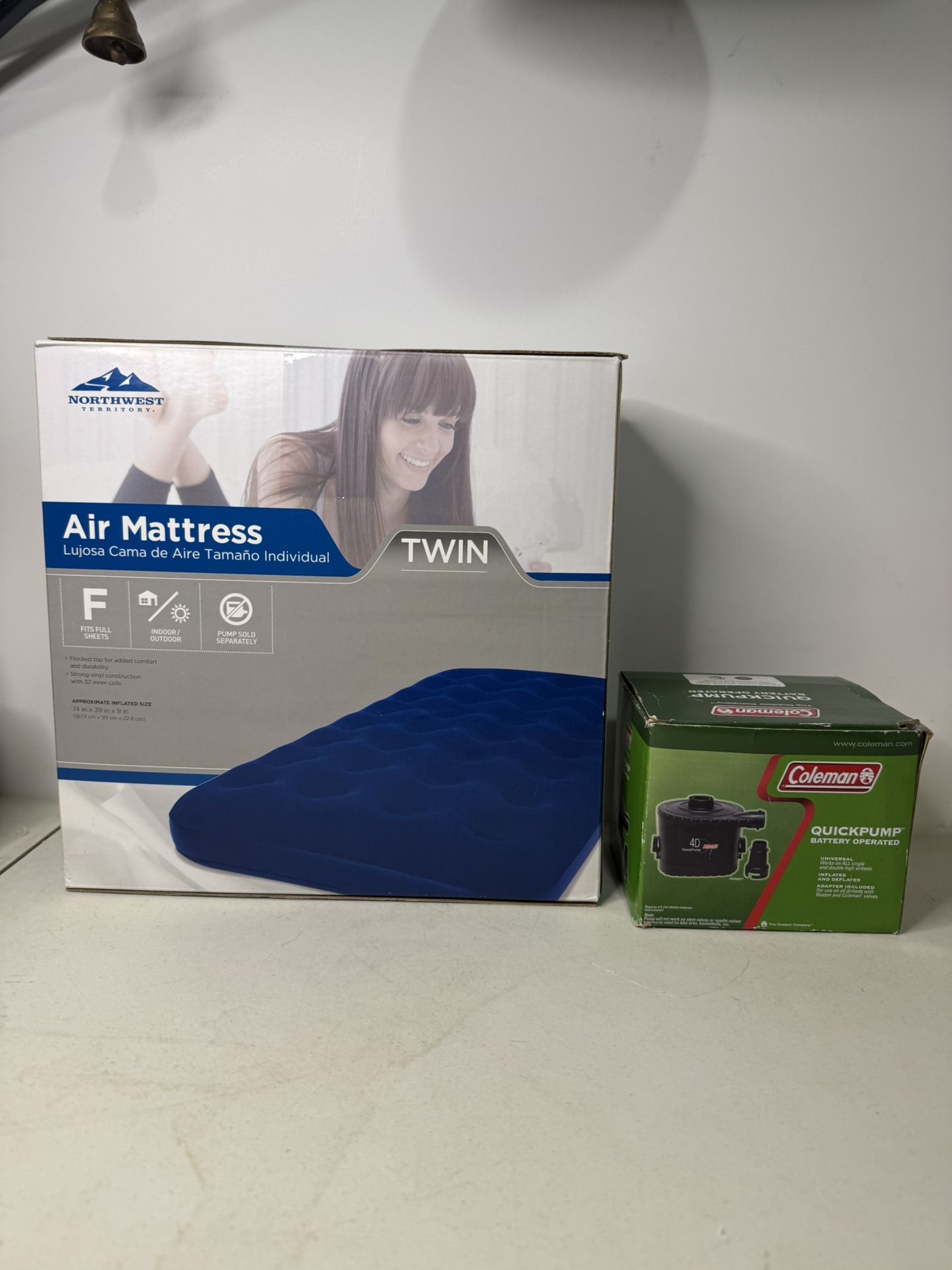 Northwest Territories Twin Air Mattress & Colmen Pump