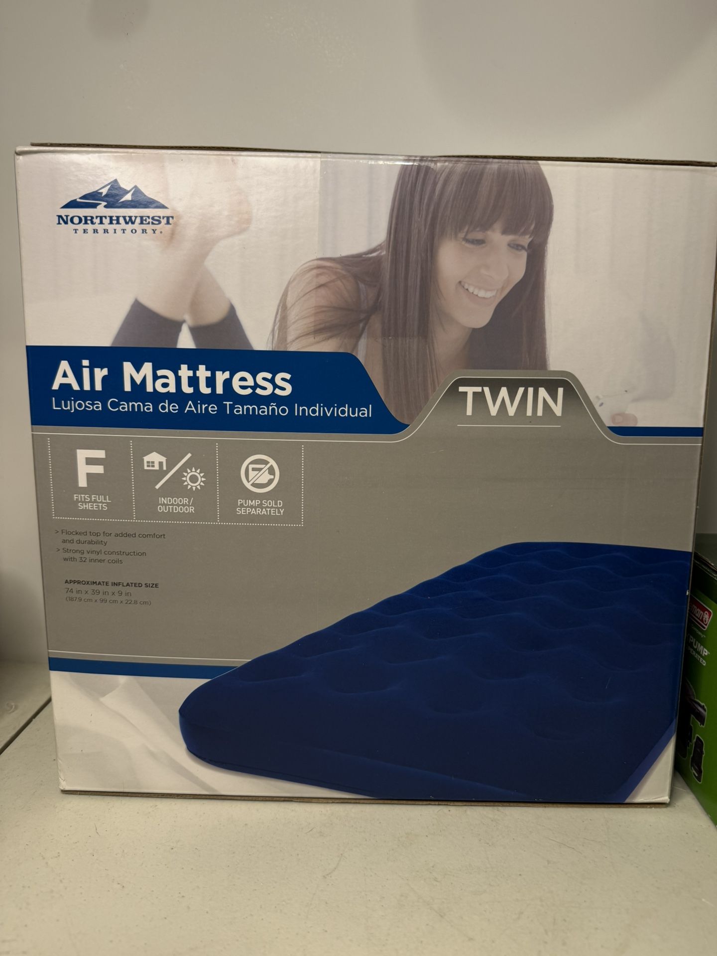 Northwest Territories Twin Air Mattress & Colmen Pump - photo 2