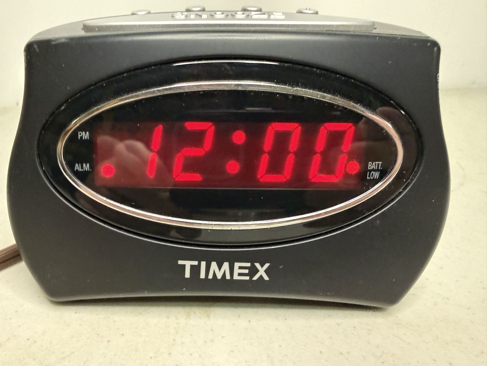 Timex Small Electric Alarm clock - photo 4