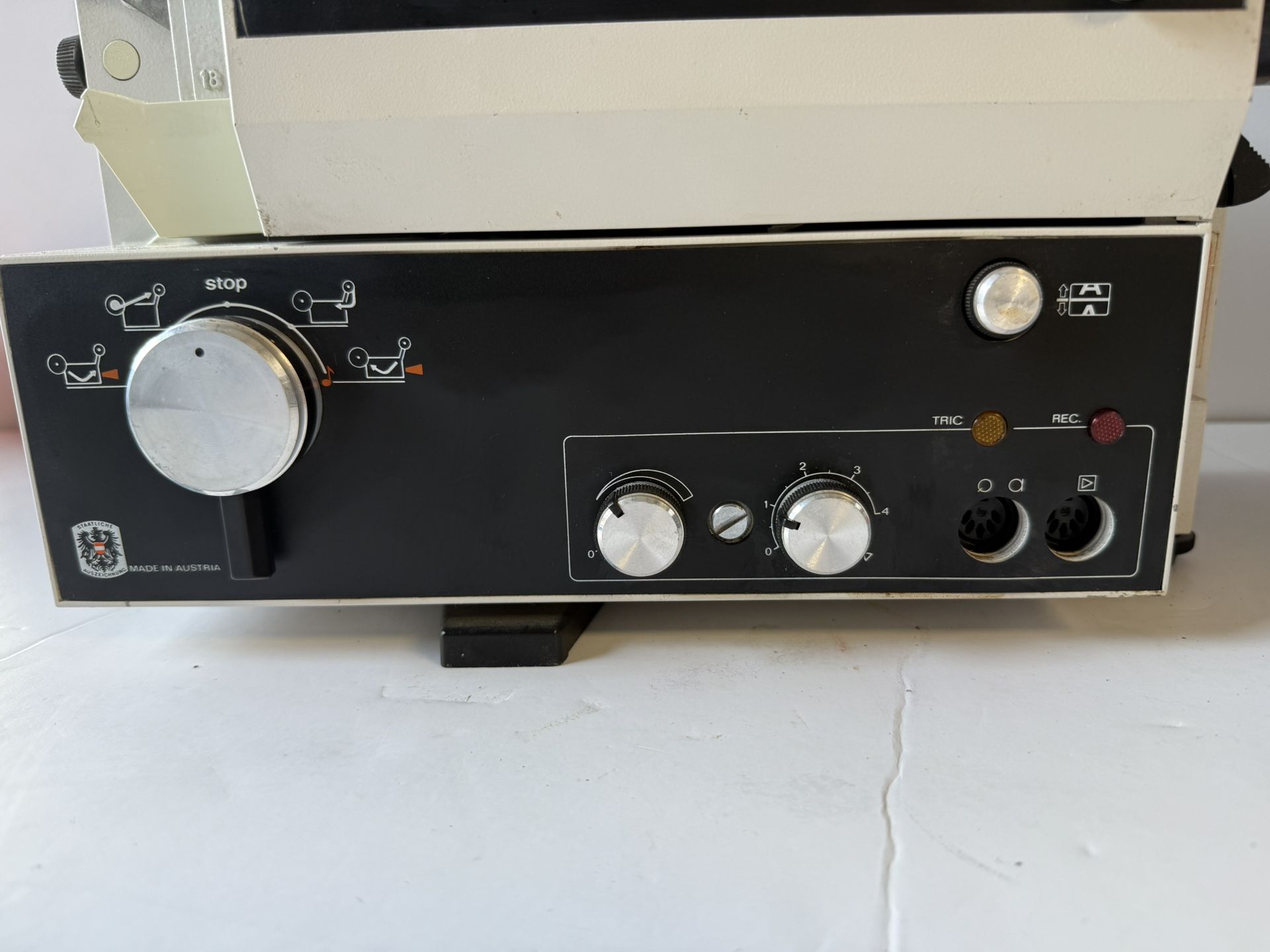 Eumig Mark S 810 D Lux Super8 Film Projector - Powers On - photo 3