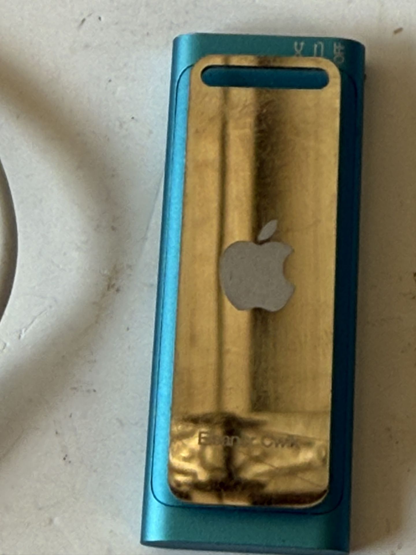 iPod Shuffle 3rd Gen 2GB - photo 3