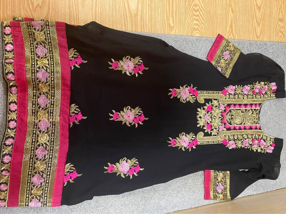 Beautiful 😍 Georgette suit with heavy pearl work sharara - photo 3