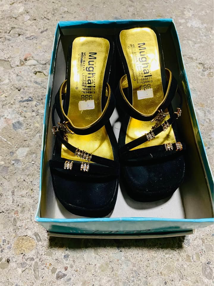 Beautiful 😍 ladies sandals like new - photo 2