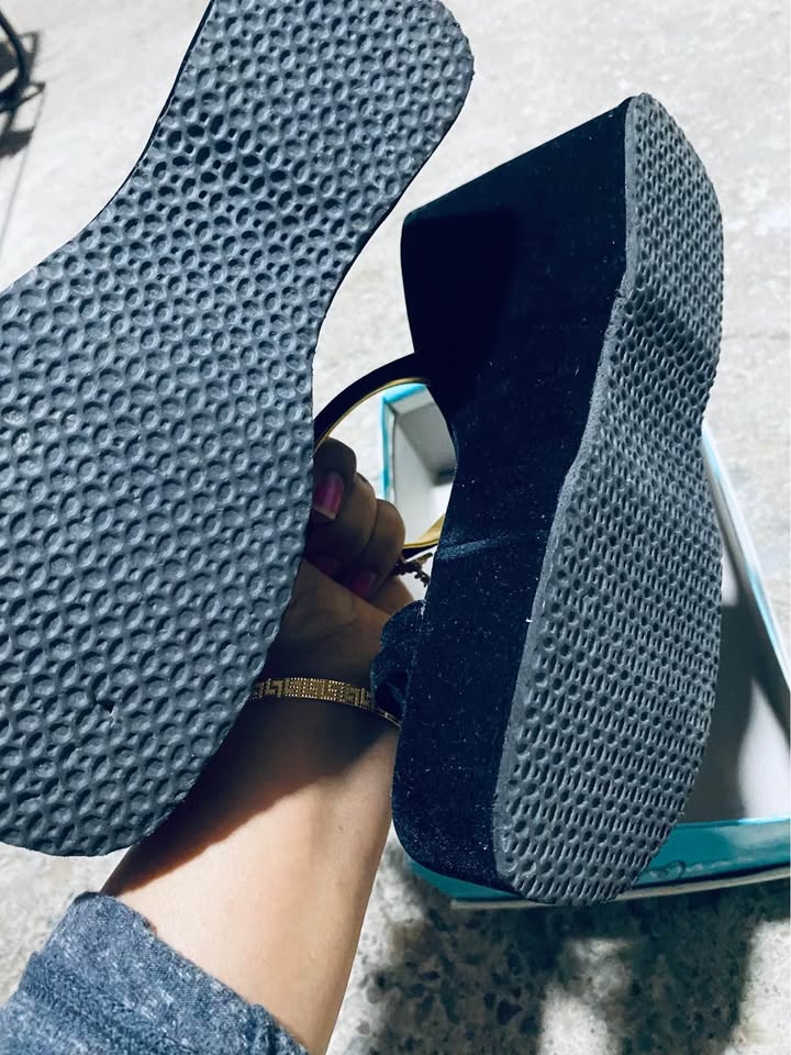 Beautiful 😍 ladies sandals like new - photo 3