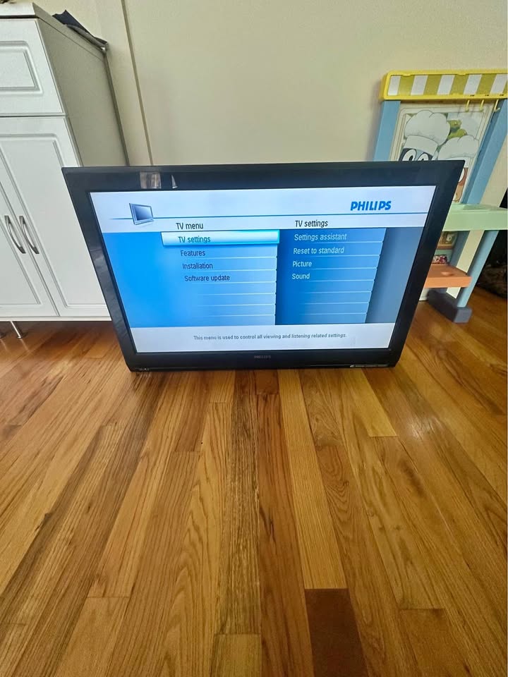 42 Philips TV - Need Gone!