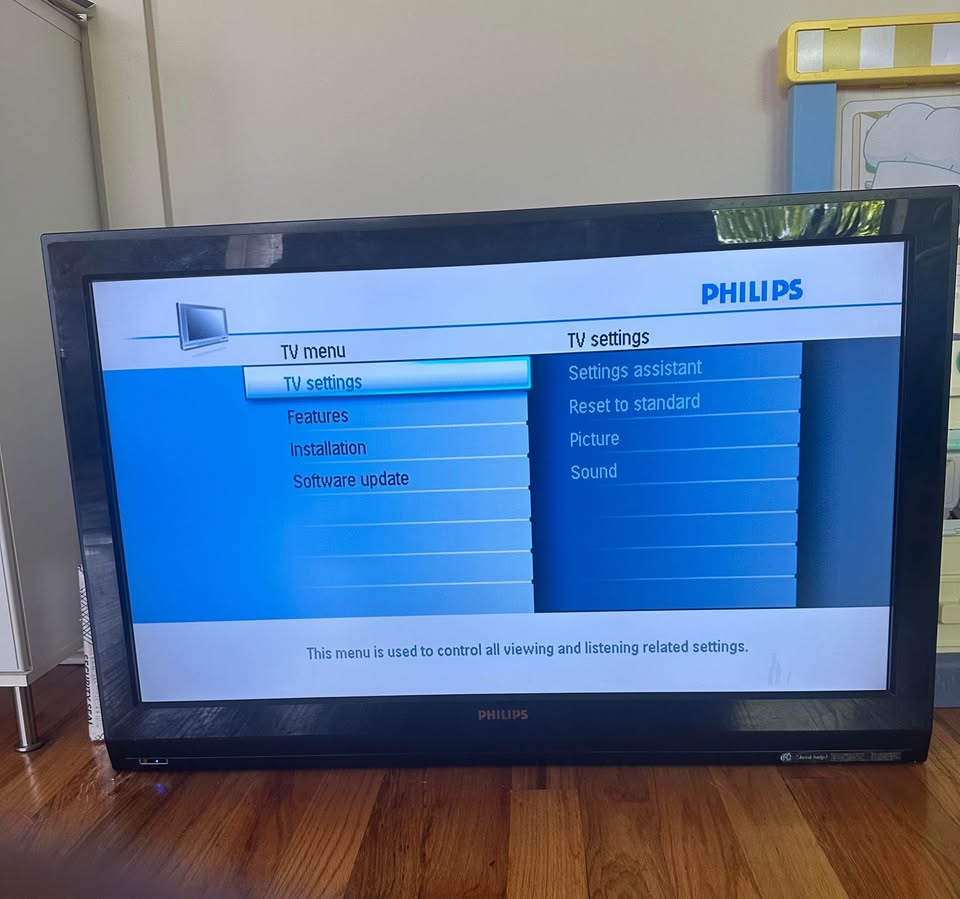 42 Philips TV - Need Gone! - photo 2
