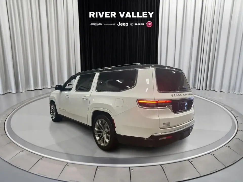 2023 Jeep Grand Wagoneer L Series II - photo 2