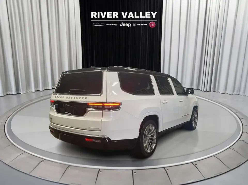 2023 Jeep Grand Wagoneer L Series II - photo 3