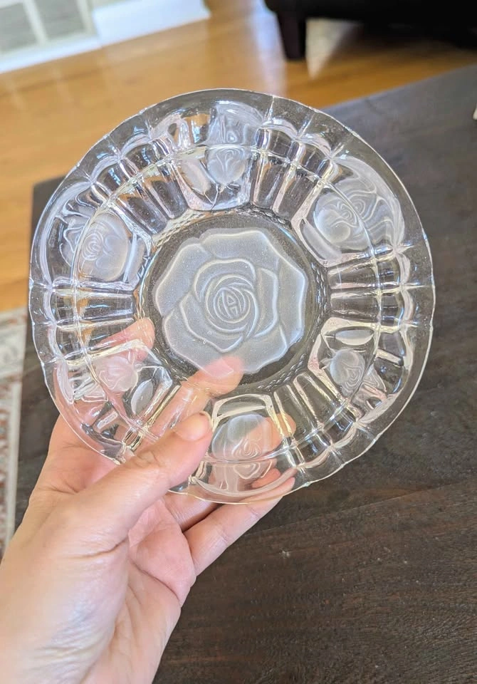 Vintage Pressed Glass Rose Dish / Ashtray 🌹 - photo 2
