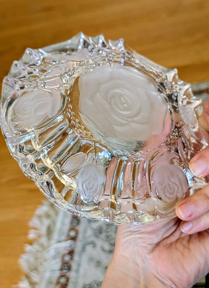 Vintage Pressed Glass Rose Dish / Ashtray 🌹 - photo 3