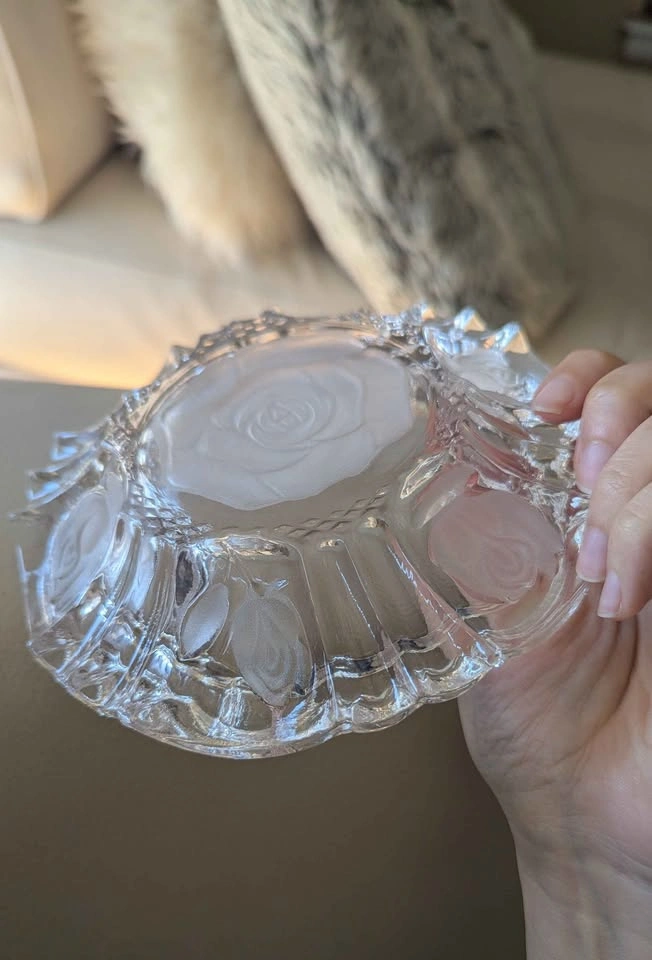 Vintage Pressed Glass Rose Dish / Ashtray 🌹 - photo 5