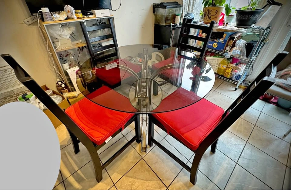 47" Glass Table with 4 Chairs