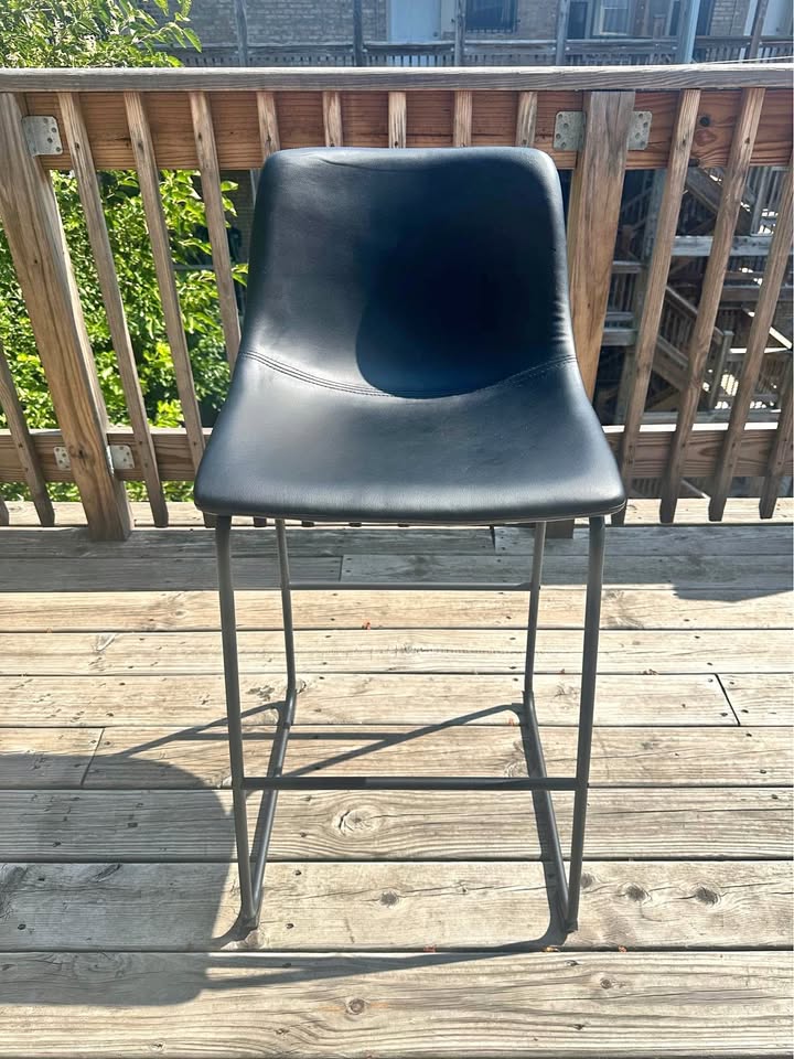 Black Bar Stool (1) - Need Gone!