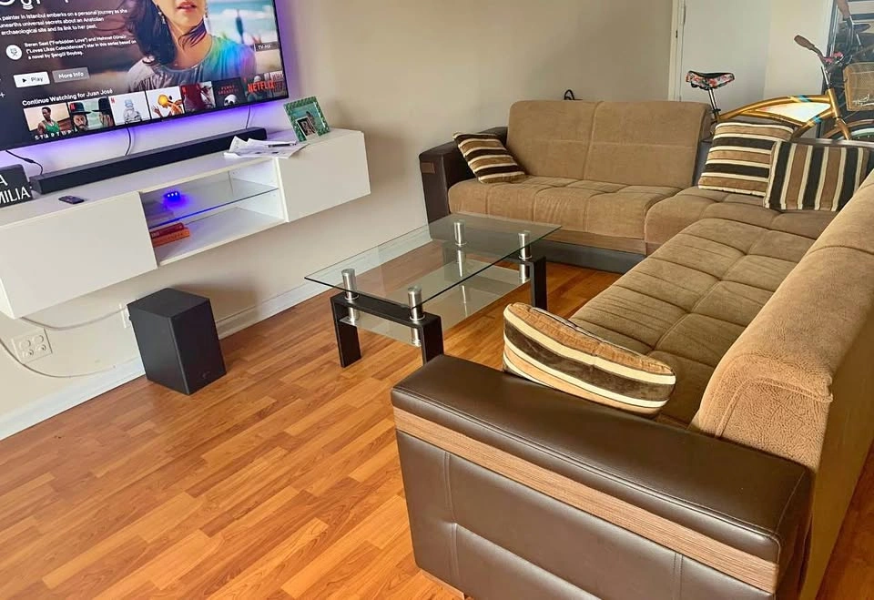 FLOATING TV STAND