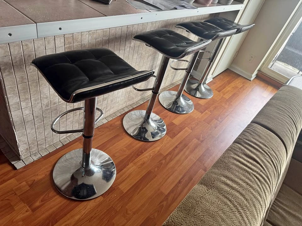 BAR STOOL (4)