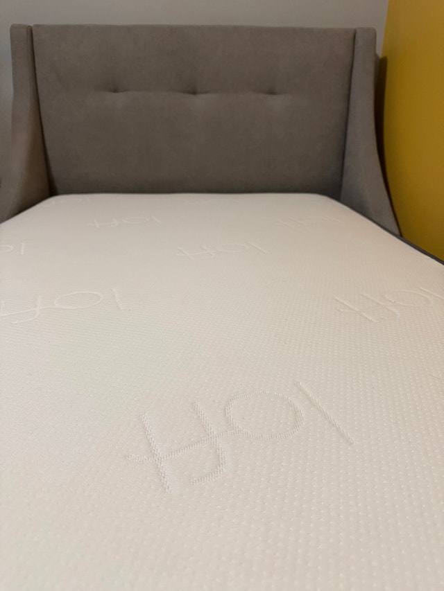 Structube Twin Bed with Mattress - photo 2