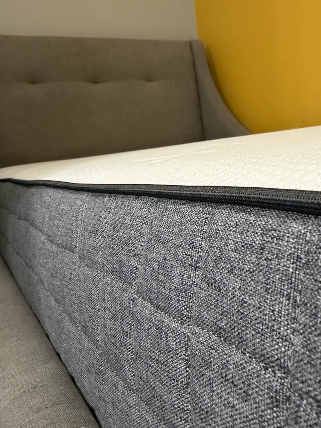 Structube Twin Bed with Mattress - photo 3