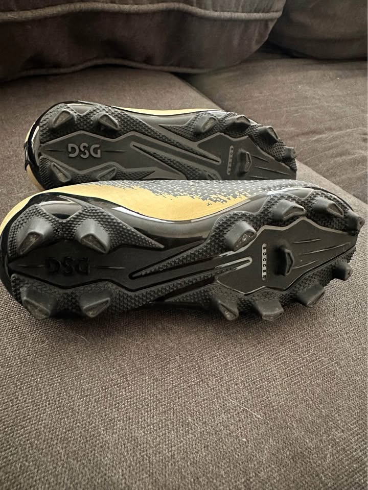 DSG Kids Soccer Cleats - Size 9 - photo 2