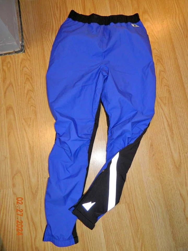 MOUNTAIN EQUIPMENT CO WOMENS RUNNING PANT...SIZE M...EUC