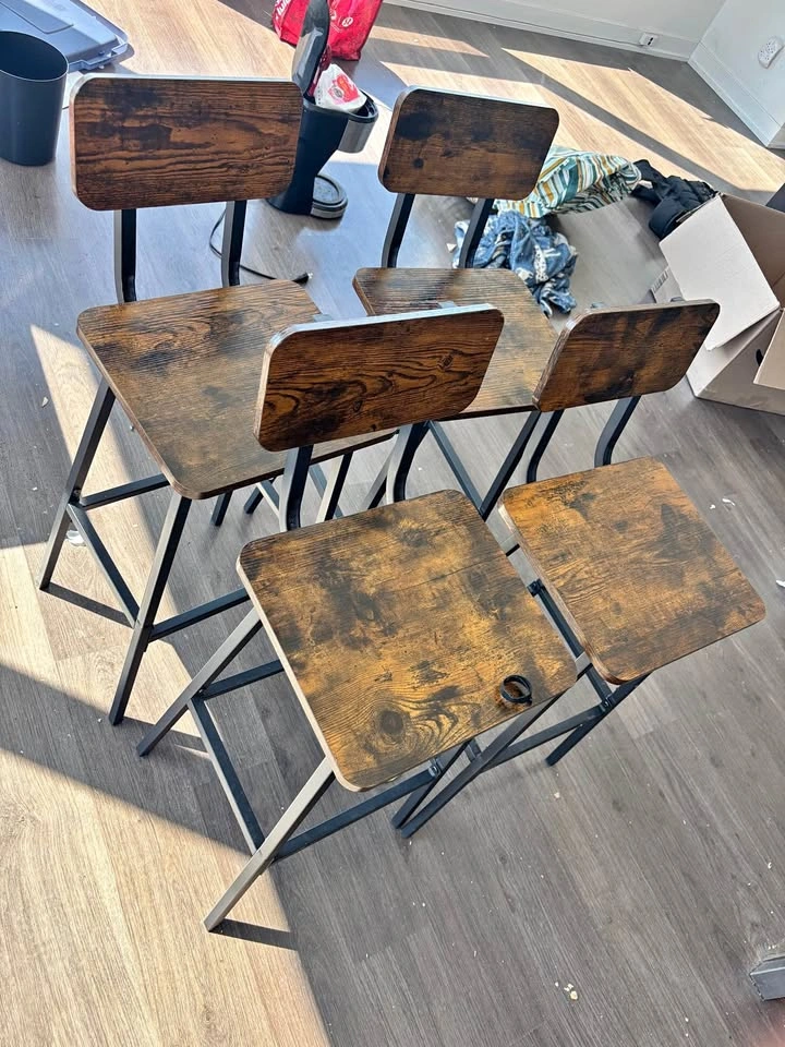 Rustic brown 4x bar stools