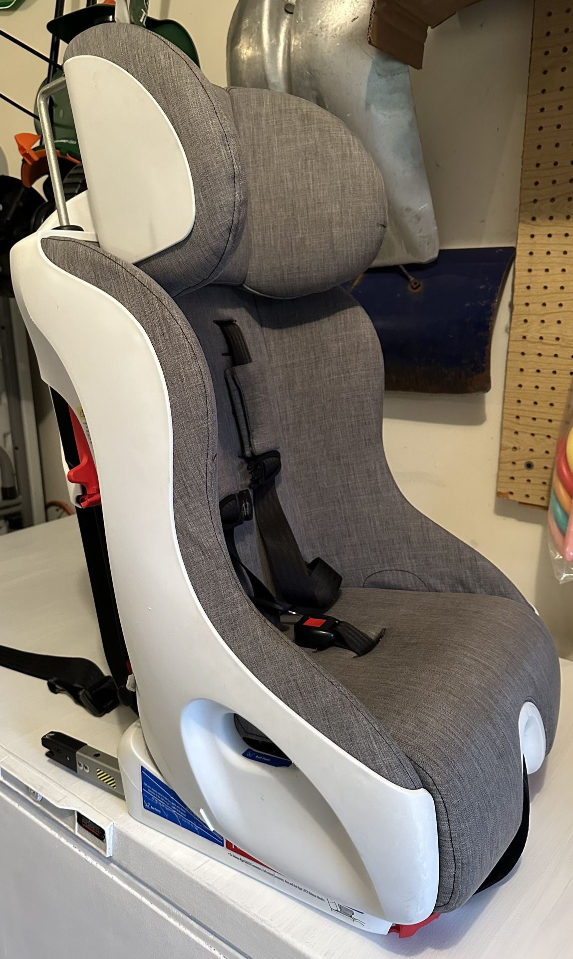 CLEK FOONF FO19U1 White Car Seat - photo 4