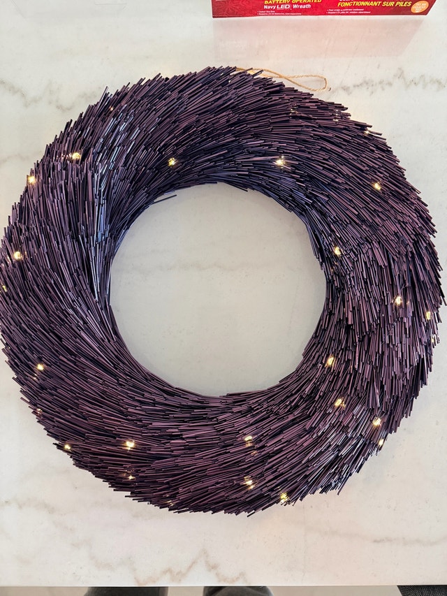 Couronne de Noël (16 po) – Idéale pour les nostalgiques! 🎄