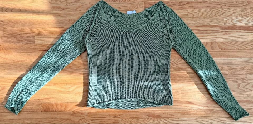 Women’s Green Knit Long Sleeve Top – Medium