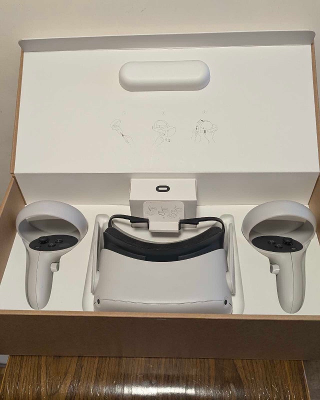 Oculus/Meta Quest 2 + Accessories - photo 2