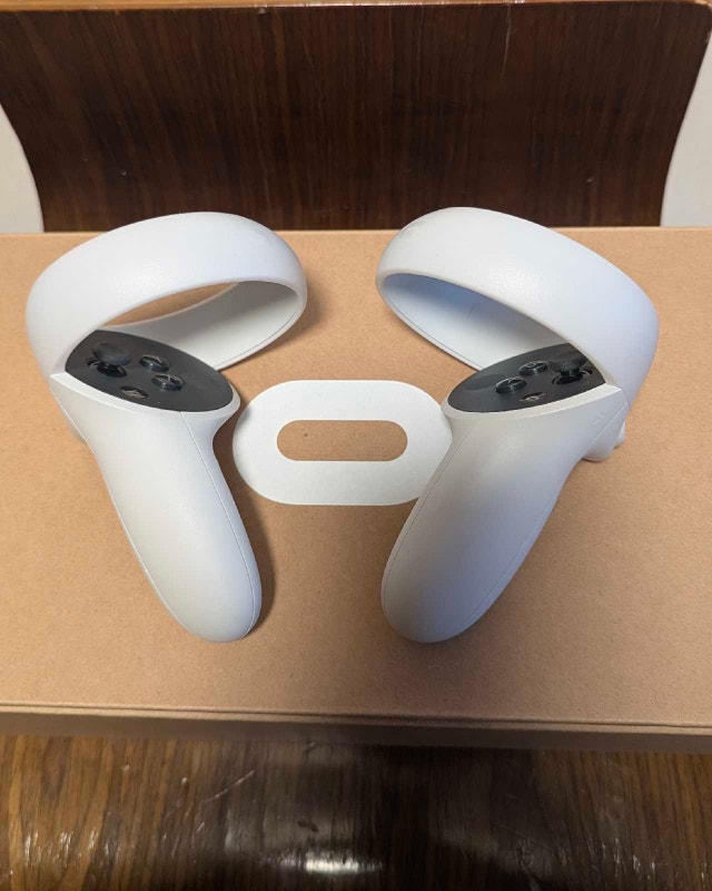 Oculus/Meta Quest 2 + Accessories - photo 5