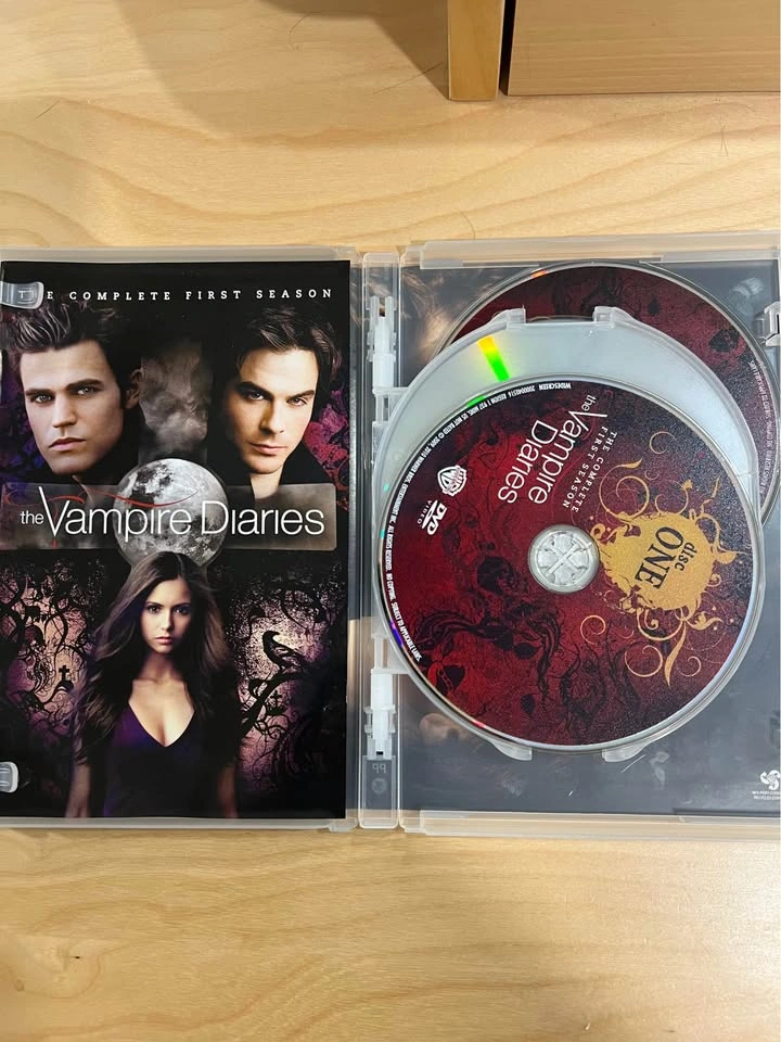 Vampire Diaries Complete First Season DVD - photo 3