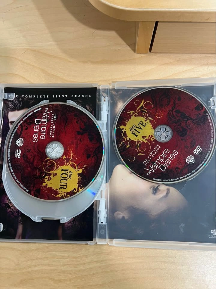 Vampire Diaries Complete First Season DVD - photo 5