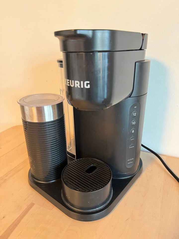 Keurig Coffee Maker with Built-In Frother - photo 2