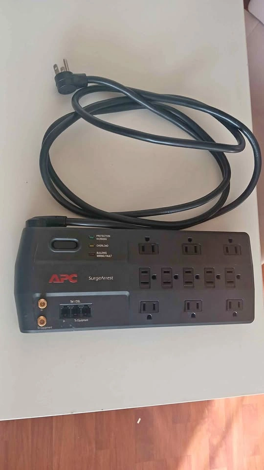 APC 11-Outlet Surge Protector