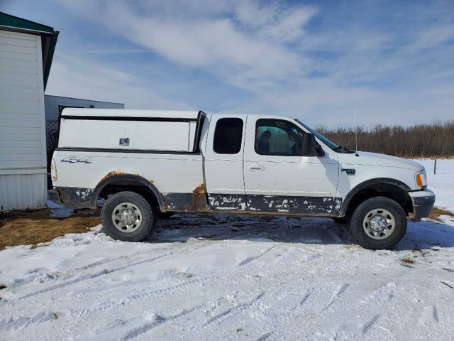 2001 Ford F-150 with canopy - runs and drives - photo 3