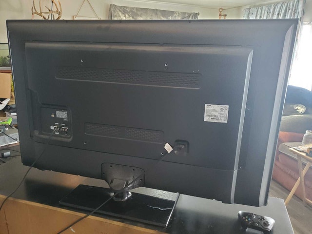 60" Samsung TV - Good Condition - photo 2