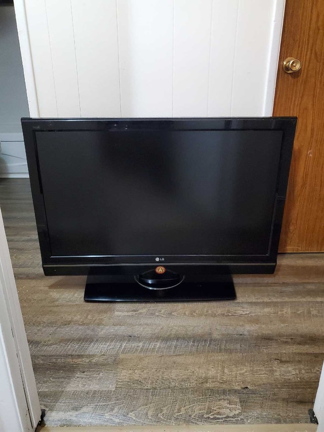 LG TV 42" with remote