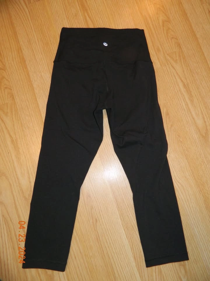 LULULEMON HI RISE/ROLL DOWN WUNDER UNDER CROP..size 4...VGUC-EUC