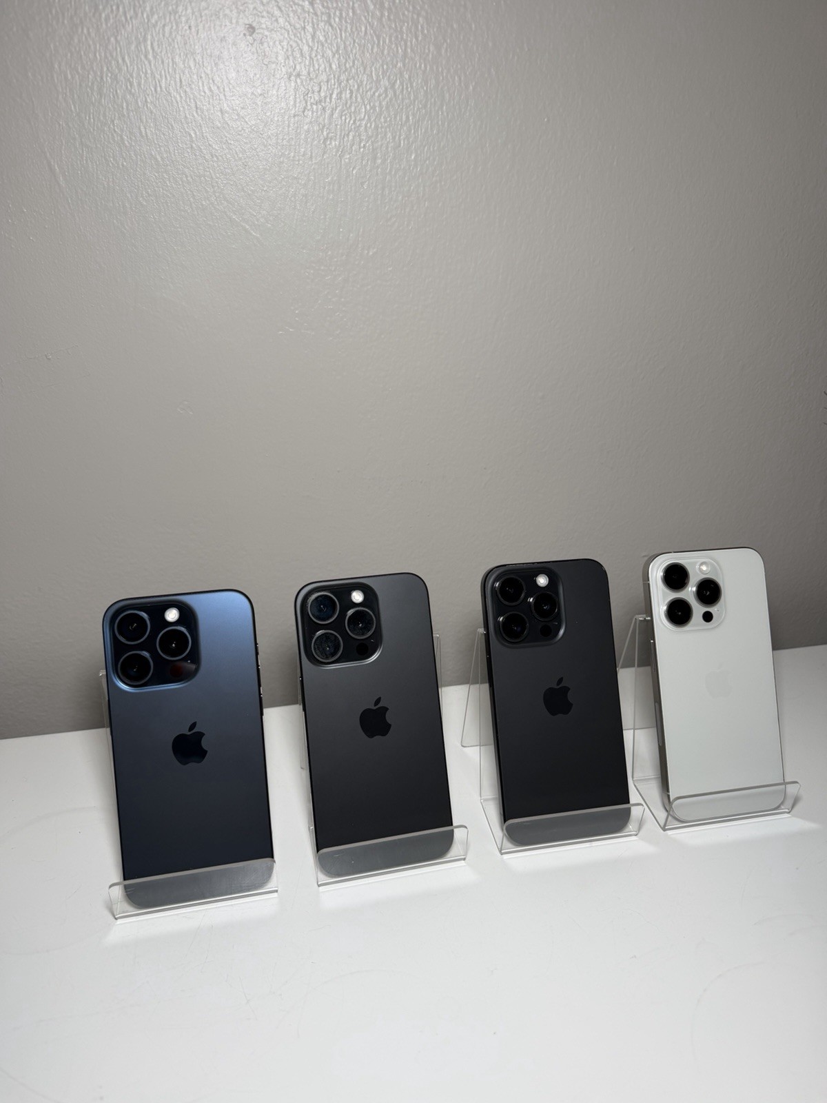 LOT OF 4 or single unit Apple iPhone 15 Pro 128GB UNLOCKED MINT - photo 2